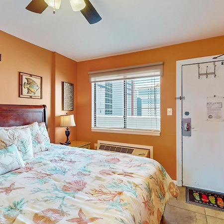 Ocean Breezes Apartment Myrtle Beach Exterior photo